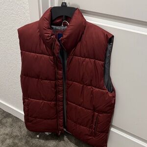 Old Navy Men's Maroon Puffer Vest